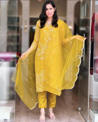 Ethnic Bandhej Salwar Suit With Organza Dupatta