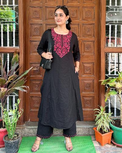 Black Classy Khadi Embroidred Kurti Pant Set Of 2