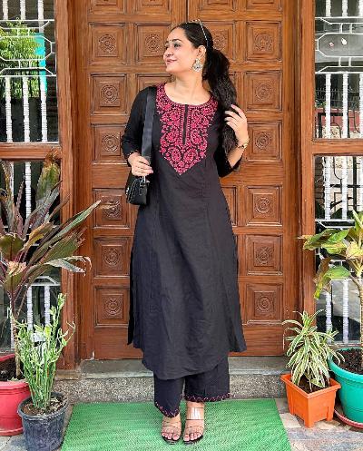 Black Classy Khadi Embroidred Kurti Pant Set Of 2