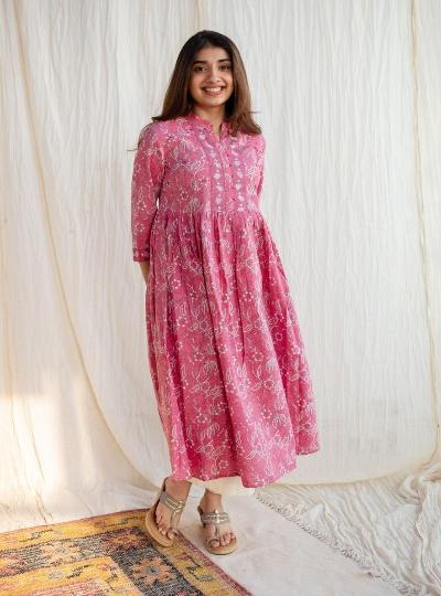 Pink Jaipuri Floral Print Cotton Kurti Pant Set Of 2