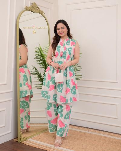 Chic Summer Floral Fresh Kurti Pant Set Of 2