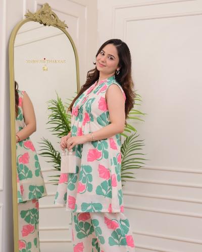 Chic Summer Floral Fresh Kurti Pant Set Of 2