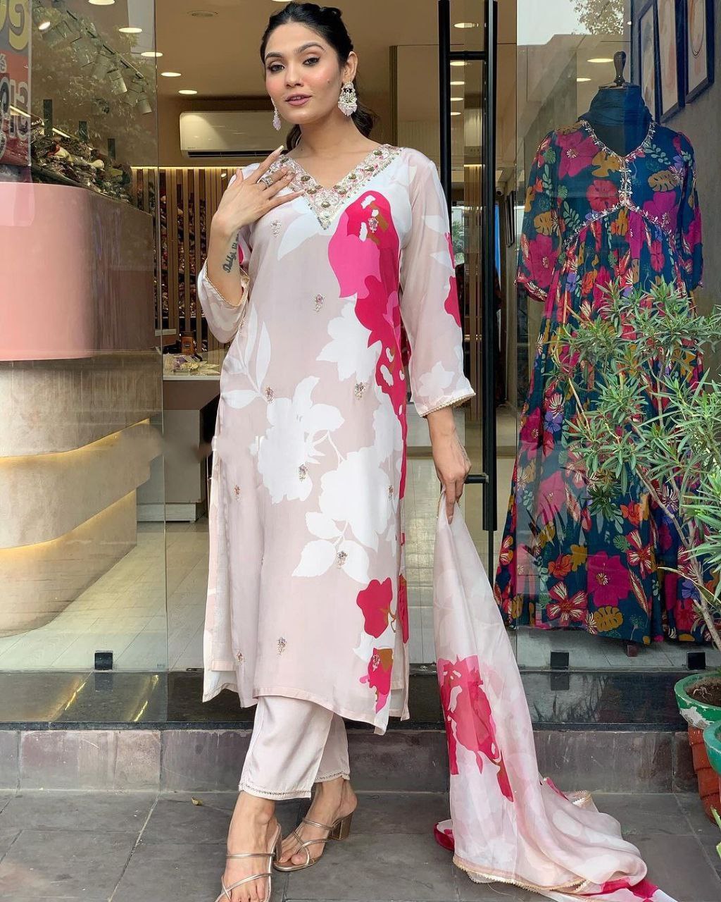 Light Pink Rayon Embroidery Salwar Suit